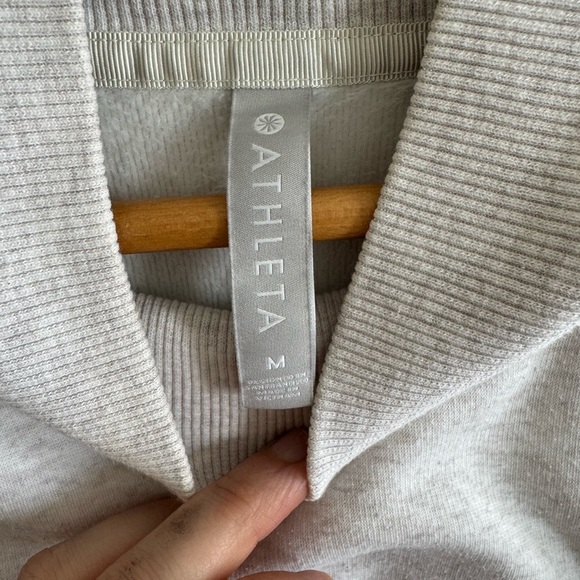 Athleta funnel neck light gray long sleeve zipper sweatshirt size medium - Picture 6 of 7